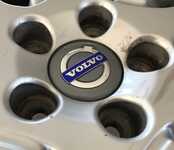 Alu kolo originál VOLVO 7.5x17" 5x108x63.3 ET55 a Falken Eurowinter HS-439 235/65 R17 108H XL 90%
