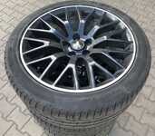 Alu kolo originál FORD MUSTANG 5x114.3x70.3 Přední 9x19“ ET45 a Pirelli PZero 255/40 R19 96Y 30%, Zadní 9.5x19“ ET52.5 a Goodyear Eagle F1 Asymmetric 2 275/40 R19 101Y 90% + čidla tlaku TPMS