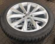 Alu kolo originál AUDI 8.5x20" ET37, 5x112x66.5 a Bridgestone LM001 245/45 R20 103W XL AO 99% + čidla tlaku TPMS