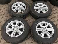 Alu kolo originál VW Amarok 8x17“ ET49, 5x120x65 a Goodyear Wrangler HP 245/65 R17 107H 30%