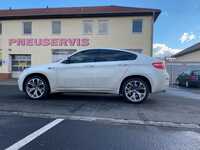 BMW X6M jsme obuli na Alu kolo originál BMW Přední 5x120x74 10x21" ET40 a Yokohama BluEarth Winter V905 285/35 R21 105V XL, Zadní 5x120x72,5 11.5x21" ET38 a Yokohama BluEarth Winter V905 325/30 R21 108V XL