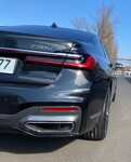 BMW 7 jsme obuli na Alu kolo originál BMW 5x112x66.5 PŘEDNÍ 8.5x21“ ET25 a Pirelli PZero 245/35 R21 96Y RFT *, ZADNÍ 10x21“ ET41 a Pirelli PZero 275/30 R21 98Y RFT * + čidla tlaku TPMS
