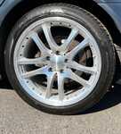 MERCEDES E-Class jsme obuli na Alu kolo originál BRABUS 5x112x66.5 PŘEDNÍ 8.5x18" ET50 a Pirelli PZero 235/40 R18 95Y XL MO, ZADNÍ 9.5x18" ET50 a Pirelli PZero 265/35 R18 97Y XL MO