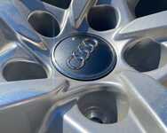 Alu kolo originál AUDI 8.5x20" ET30, 5x112x66.5 a Pirelli PZero 255/40 R20 101Y XL AO + čidla tlaku TPMS