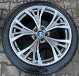 Alu kolo originál BMW X5 a X6 Přední 5x120x74 10x21" ET40 a Yokohama BluEarth Winter V905 285/35 R21 105V XL 50%, Zadní 5x120x72,5 11.5x21" ET38 a Yokohama BluEarth Winter V905 325/30 R21 108V XL 50% + čidla tlaku TPMS