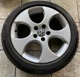 Alu kolo originál VW 7.5x17" ET51, 5x112x57 a Barum Polaris 5 205/50 R17 93V XL 90%