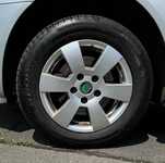 ŠKODA OCTAVIA jsme obuli Alu kolo originál ŠKODA 6x15“ ET47, 5x112x57 a Goodyear EfficientGrip Performance 195/65 R15 91H