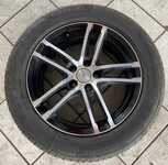 Alu kolo DEZENT 7x17" ET42, 5x108x65 a Lassa Revola 225/55 R17 101Y XL 80%