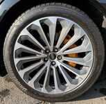 AUDI E-TRON jsme obuli na Alu kolo originál AUDI 9.5x21" ET36 5x112x66.5 a Bridgestone Alenza 001 265/45 R21 108H XL