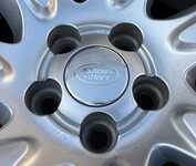 Alu kolo originál LAND ROVER 8.5x20“ ET45 5x108x63.3 a Pirelli Scorpion Winter 255/50 R20 109V XL 70% + čidla tlaku TPMS