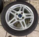 Alu kolo originál FORD 6x15" 4x108x63.3 ET47.5 a Hankook K107 Ventus S1 EVO 195/50 R15 82H 50% a Sava Intensa HP 195/50 R15 82H 50%