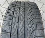 Alu kolo originál MERCEDES AMG 5x112x66.5, Přední 9.5x21" ET56 a Pirelli P Zero Winter 265/35 R21 101W XL MO 70%, Zadní 11x21" ET67 a Pirelli P Zero Winter 295/30 R21 102V XL MO 30% + čidla tlaku TPMS