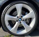BMW 5 jsme obuli na Alu kolo originál BMW 5x120x72.5 PŘEDNÍ 8.5x20“ ET38 a Kumho Ecsta Sport PS72 245/35 R20 95Y XL, ZADNÍ 10x20“ ET51 a Kumho Ecsta Sport PS72 275/30 R20 97Y XL