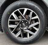 HYUNDAI SANTA FE jsme obuli na Alu kolo HRS 7.5x18“ ET49.5, 5x114.3x67 a Sailun Ice Blazer Alpine EVO1 235/60 R18 107V XL + čidla tlaku TPMS