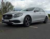 MERCEDES E-Class jsme obuli na Alu kolo originál MERCEDES 7.5x17" ET40, 5x112x66.5 a Lassa Revola 225/55 R17 101Y XL + čidla tlaku TPMS